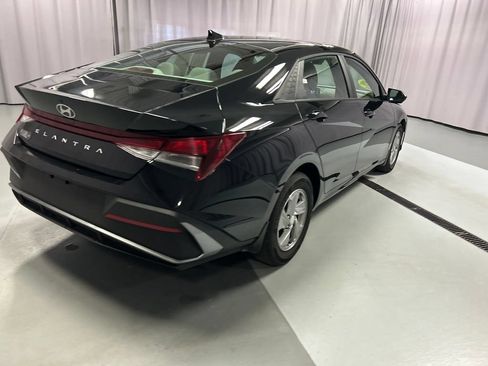 Used 2026 Hyundai Elantra SE FWD image 7