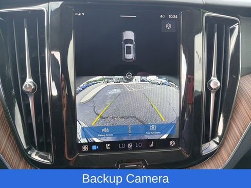 Used 2022 Volvo XC60 B5 Momentum w/ Advanced Package image 19