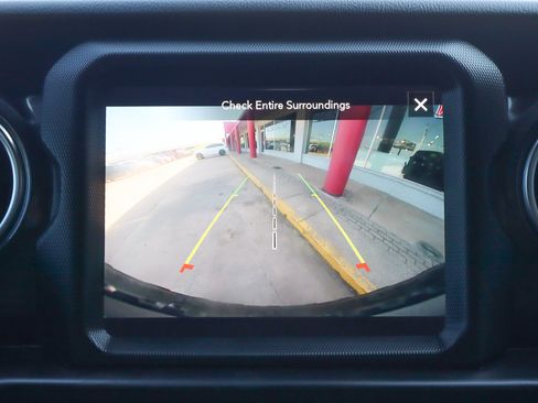 Used 2022 Jeep Wrangler Unlimited Rubicon w/ Trailer Tow Package image 12