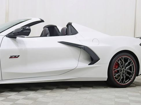 Used 2023 Chevrolet Corvette Stingray Premium Conv w/ Z51 Performance Package RWD image 4