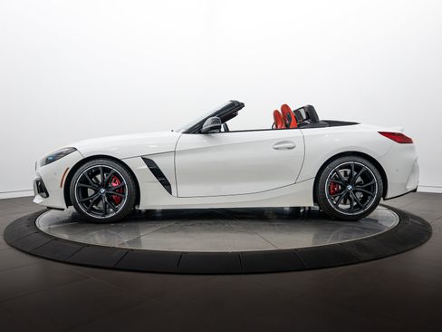 Used 2023 BMW Z4 M40i w/ Premium Package RWD image 2