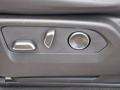 Certified 2024 Cadillac Escalade Premium Luxury image 17