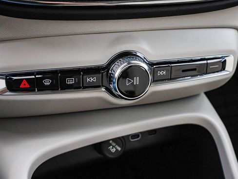 New 2026 Volvo XC40 B5 Plus w/ Protection Package Premier image 36