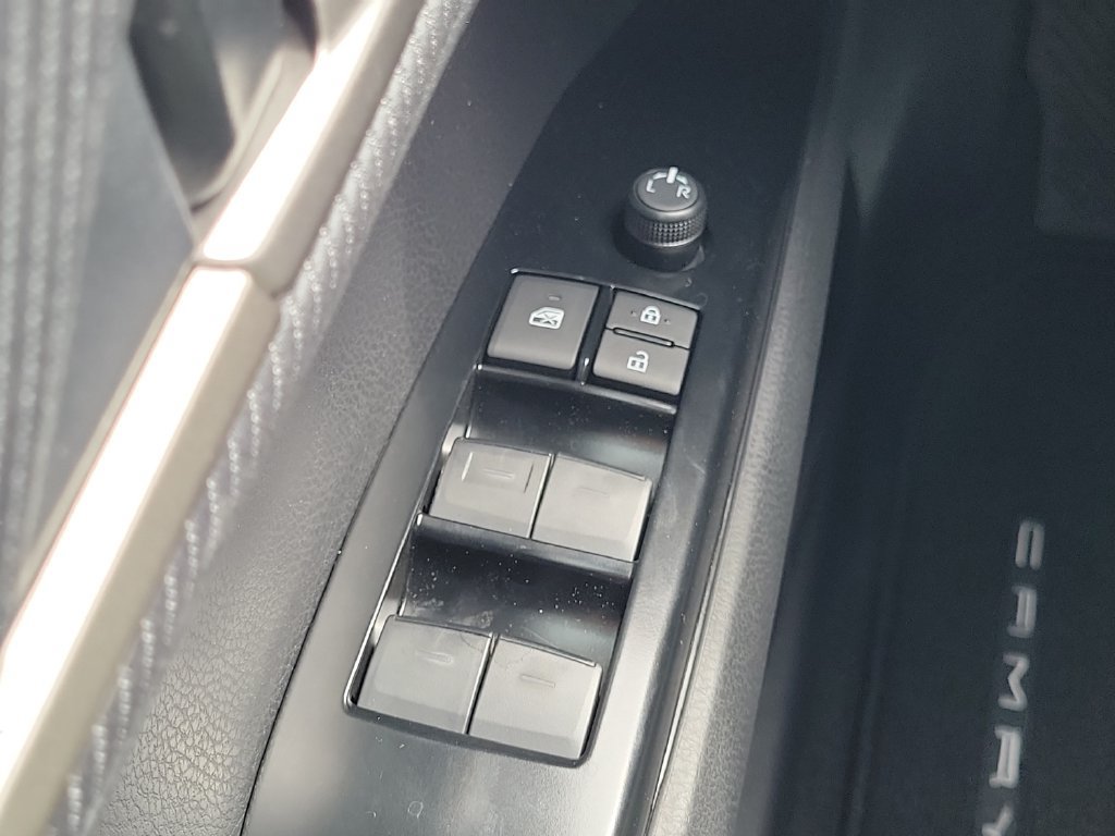 Used 2026 Toyota Camry SE FWD image 32