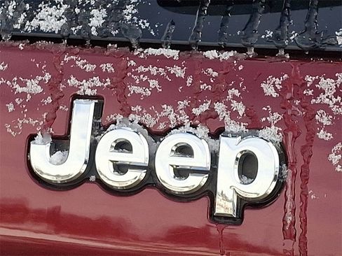 Used 2019 Jeep Cherokee Latitude Plus w/ Cold Weather Group image 28