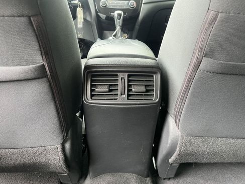 Used 2018 Nissan Rogue S AWD/4WD image 21