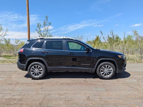 Used 2019 Jeep Cherokee Latitude Plus w/ Cold Weather Group AWD/4WD image 4