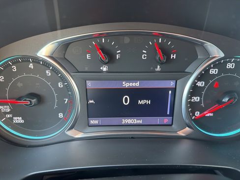 Used 2023 Chevrolet Traverse LT image 20