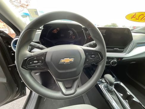 Used 2024 Chevrolet Trax LT image 29