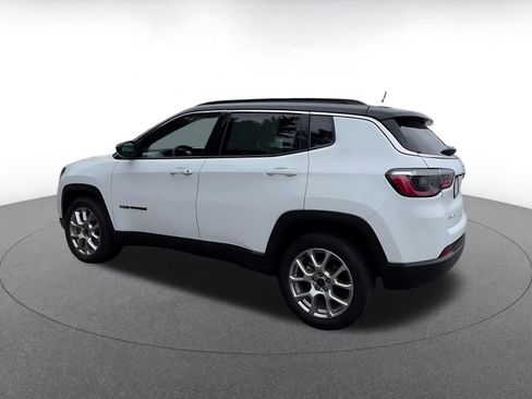 Used 2025 Jeep Compass Limited AWD/4WD image 10