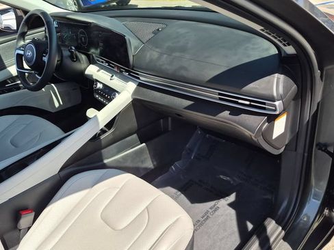 Used 2025 Hyundai Elantra Limited FWD image 34