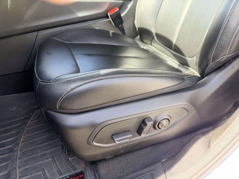 Used 2023 Jeep Grand Cherokee Limited w/ Black Appearance Package image 18