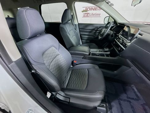 Certified 2024 Nissan Pathfinder SV w/ Black Appearance Package FWD image 32