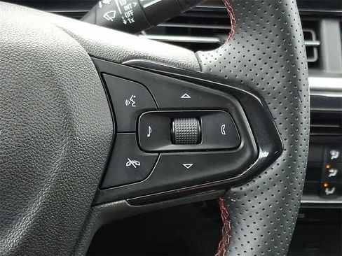 Used 2024 Chevrolet Trax RS w/ Sunroof Package image 21