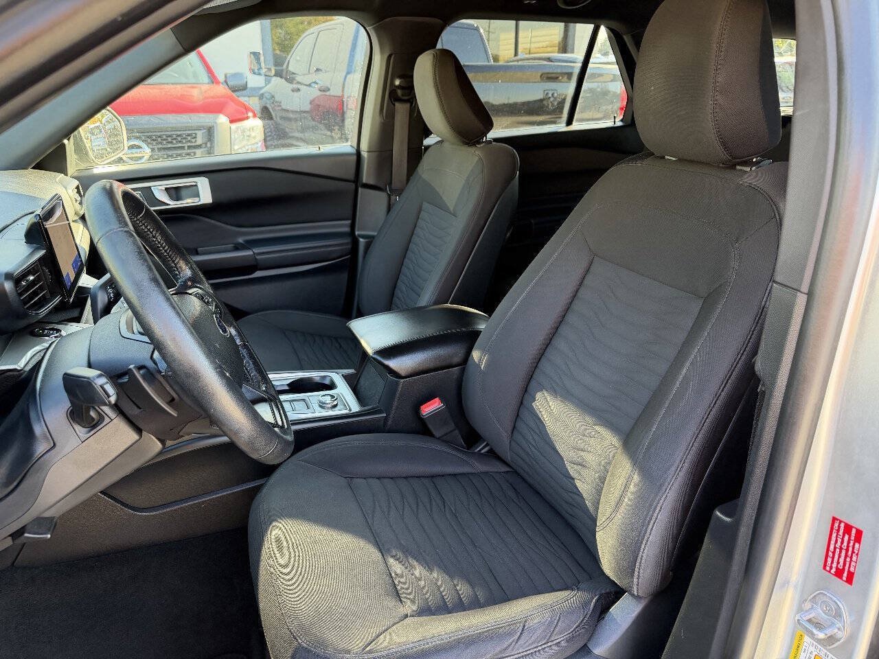 Used 2020 Ford Explorer XLT AWD/4WD image 24