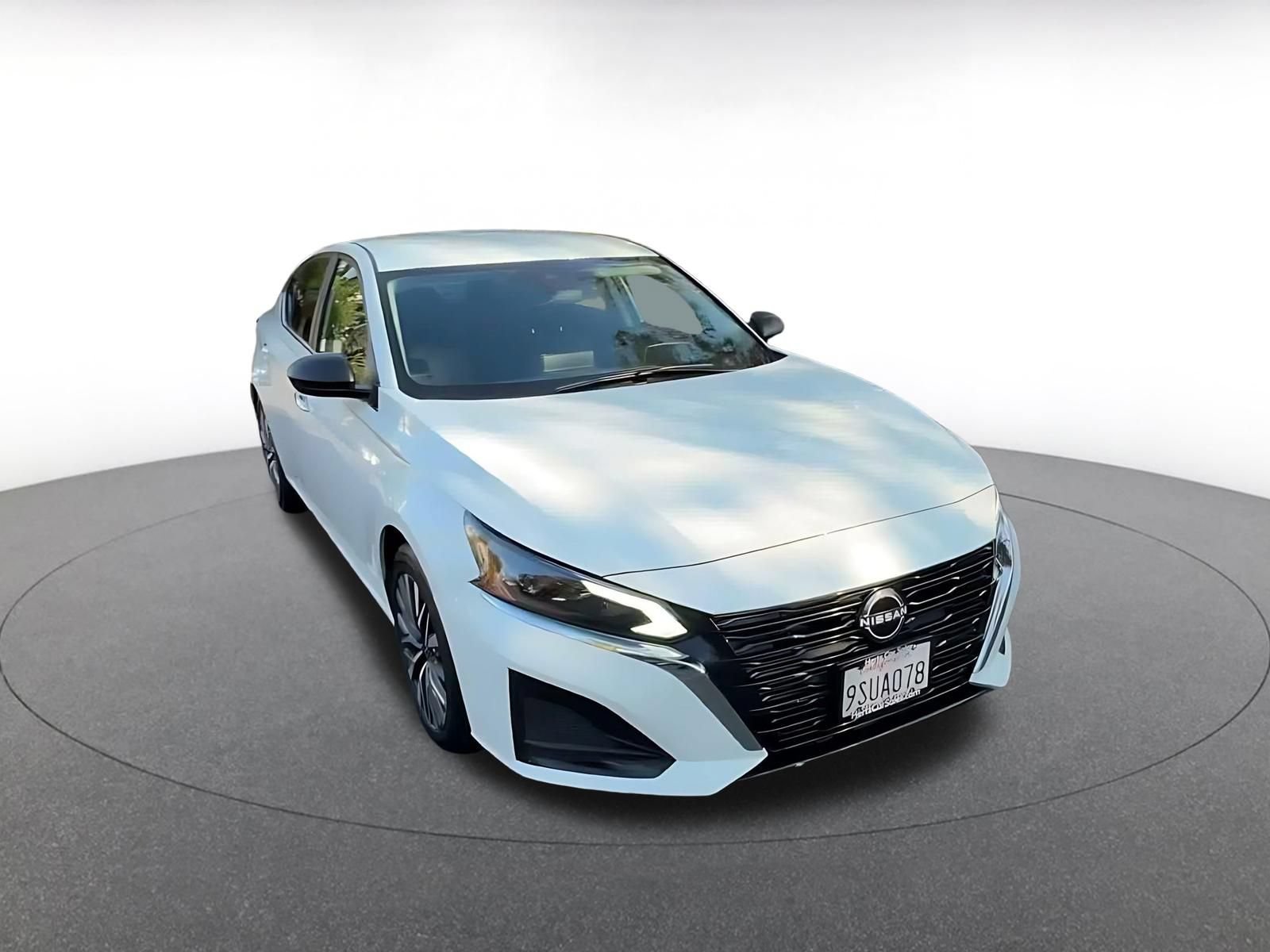 Used 2025 Nissan Altima 2.5 SV FWD image 3
