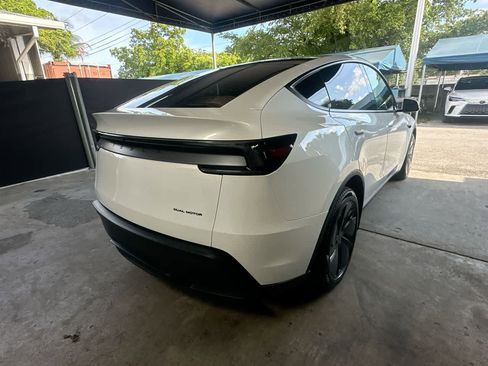Used 2026 Tesla Model Y AWD image 8