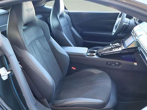 Used 2025 Aston Martin V8 Vantage Coupe image 17