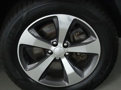 Used 2019 Jeep Cherokee Limited image 10