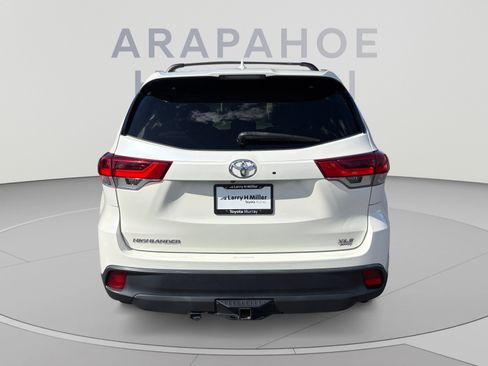 Used 2019 Toyota Highlander XLE AWD/4WD image 4
