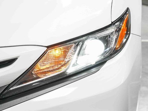 Used 2019 Toyota Camry SE image 8