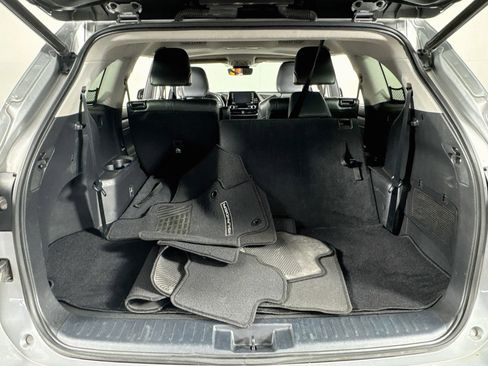 Used 2022 Toyota Highlander XLE AWD/4WD image 20