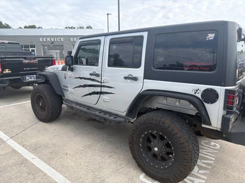 Used 2012 Jeep Wrangler Unlimited Sport AWD/4WD image 3