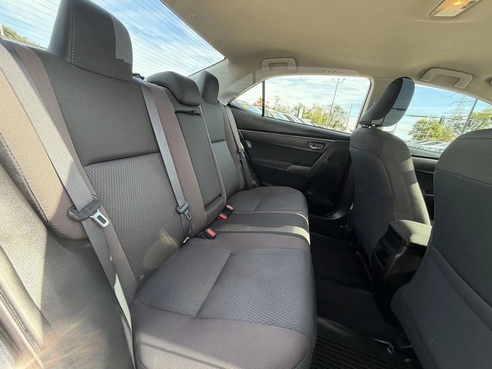 Used 2018 Toyota Corolla LE FWD image 16