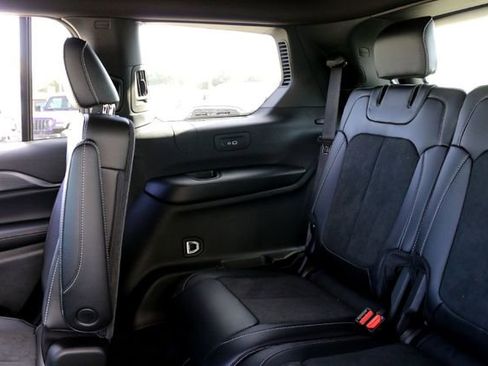 New 2025 Jeep Grand Cherokee L Altitude image 21