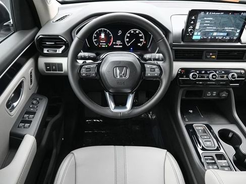 New 2025 Honda Pilot Touring image 12