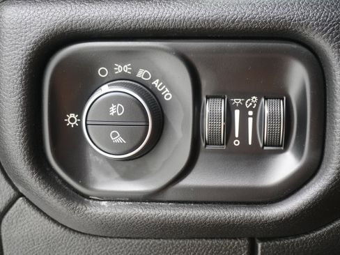 Used 2024 RAM 1500 Laramie image 27