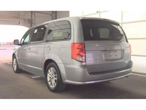 Used 2019 Dodge Grand Caravan SE image 4