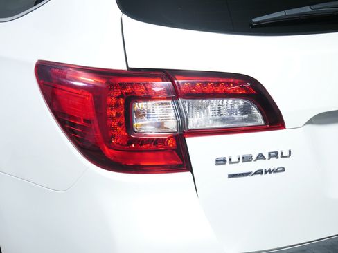 Used 2019 Subaru Outback 2.5i Limited AWD/4WD image 17