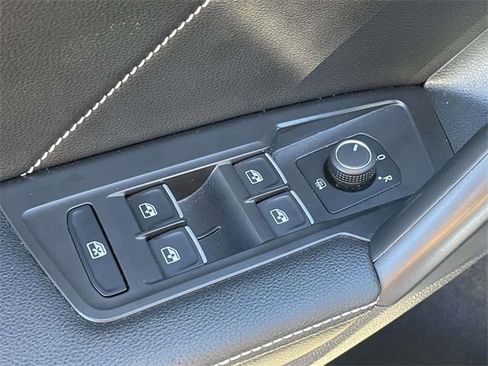 Used 2022 Volkswagen Tiguan SE image 27