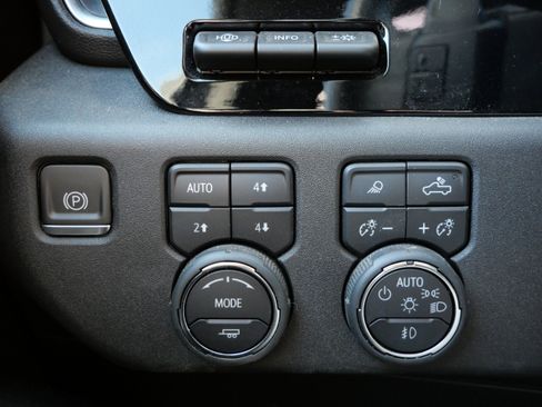 Certified 2024 Chevrolet Silverado 1500 High Country w/ Technology Package image 14