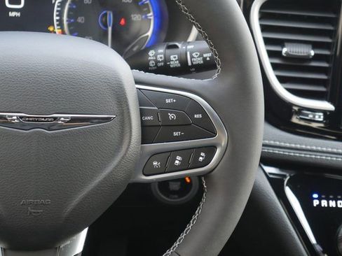 New 2026 Chrysler Pacifica Select AWD/4WD image 19
