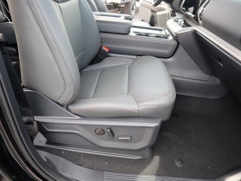 New 2025 Ford Expedition Active image 15