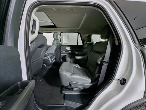 Used 2025 Ford Expedition Active AWD/4WD image 30