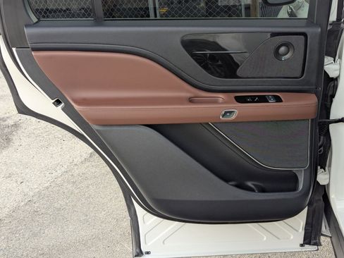 Used 2025 Lincoln Aviator Reserve w/ Illumination Package image 16