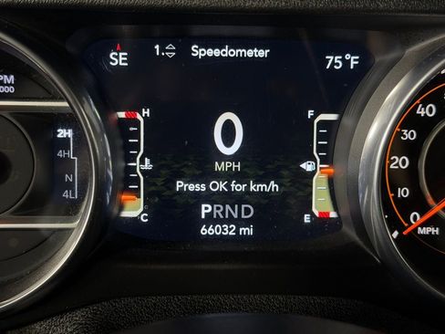 Used 2018 Jeep Wrangler Unlimited Sahara image 15