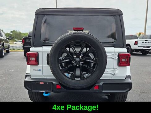 Certified 2022 Jeep Wrangler Unlimited Sahara w/ Safety Group AWD/4WD image 6