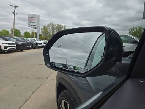 Used 2024 Volkswagen Atlas Cross Sport SE AWD/4WD image 30