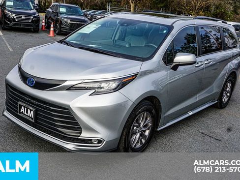 Used 2024 Toyota Sienna XLE image 15