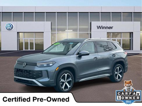 Certified 2025 Volkswagen Tiguan SE AWD/4WD image 1