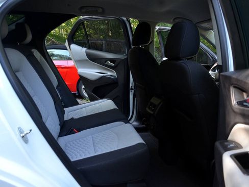Used 2020 Chevrolet Equinox LS FWD image 9