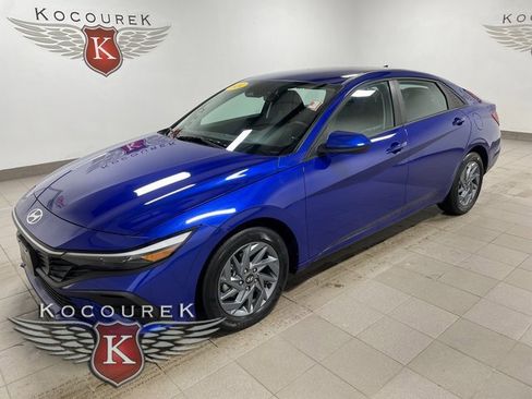 Used 2024 Hyundai Elantra SEL image 3