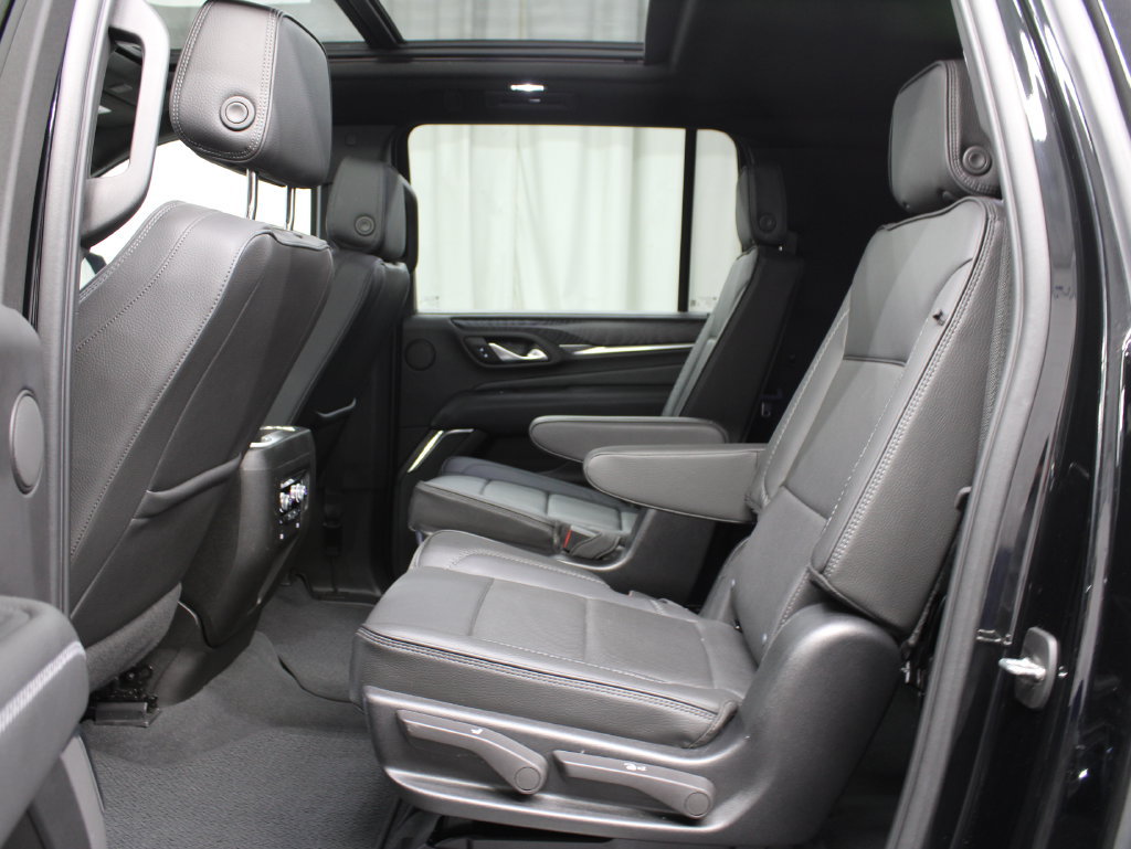 Used 2023 GMC Yukon XL Denali AWD/4WD image 17