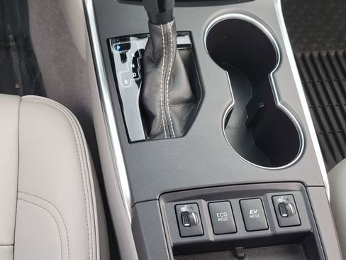 Used 2017 Toyota Camry XLE w/ Moonroof Package image 15