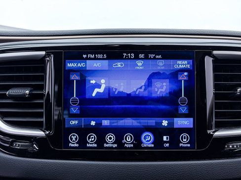 Used 2017 Chrysler Pacifica Touring FWD image 17