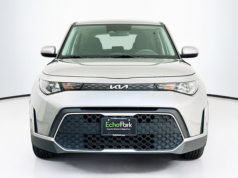 Used 2025 Kia Soul LX w/ LX Technology Package FWD image 2